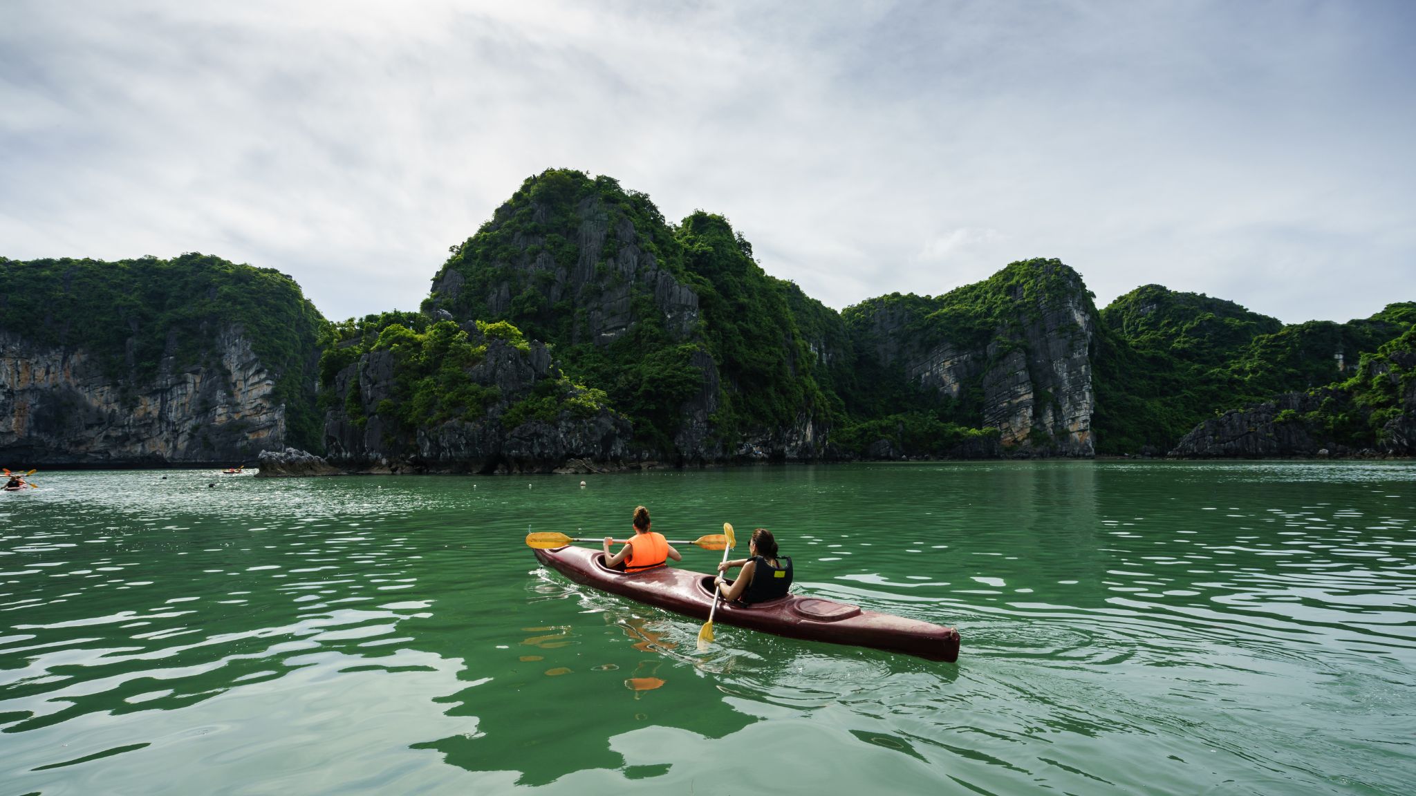 Take An Exciting Kayaking Trip To Climbing Spot