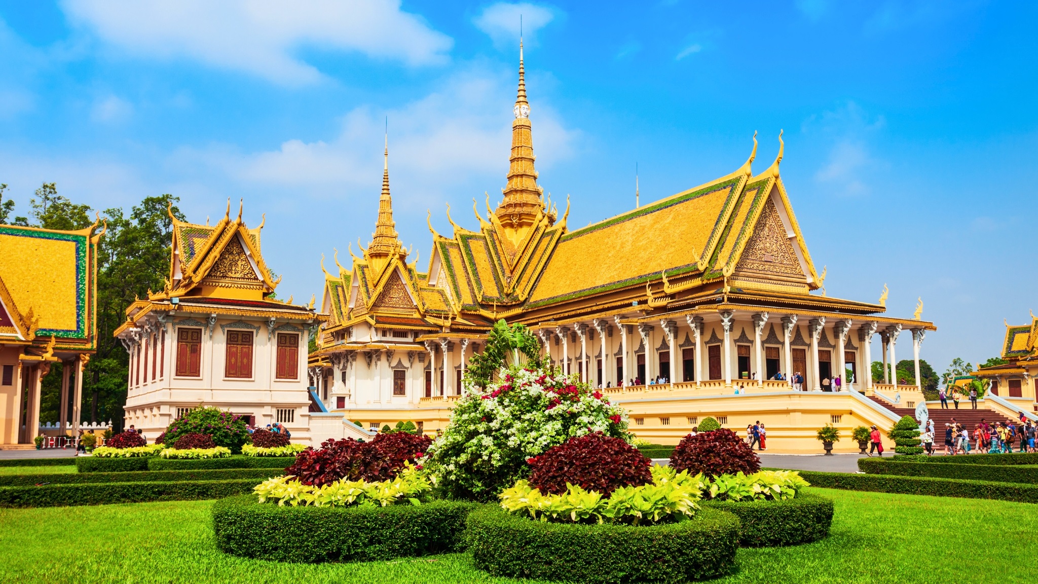 Royal Palace Showcases Traditional Khmer Architecture With French Influences