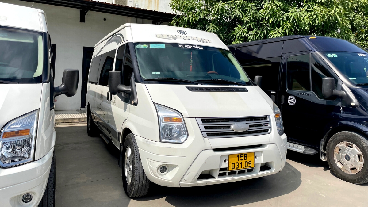 Luxury shuttle bus from Hanoi to Halong Bay