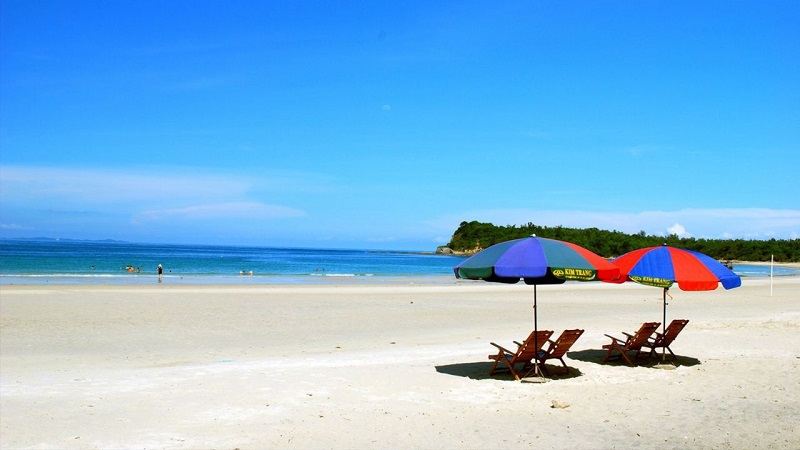 Halong Bay swimming - tuan chau beach