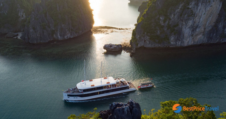 Luxury Halong Bay day Cruise