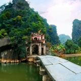 Ninh Binh: Hoa Lu - Van Long Nature Reserve Day Trip