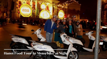 Hanoi Food Tour by Motorbike at Night