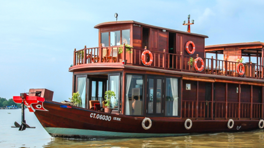 Aboard Mekong Eyes Cruise and Highlights of Cambodia 8 days