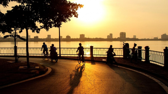 Hanoi 3 Hours Sunset Biking & Food Tour