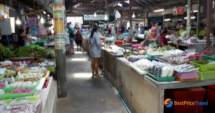Hua Thanon Market