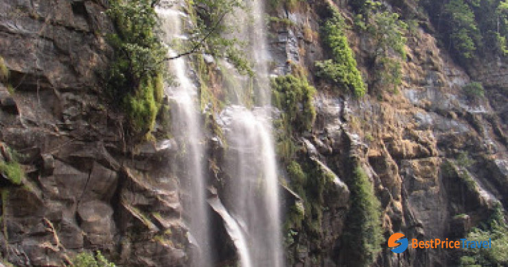 Nam Sanam Waterfall