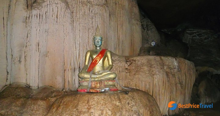 Tham Hoi cave