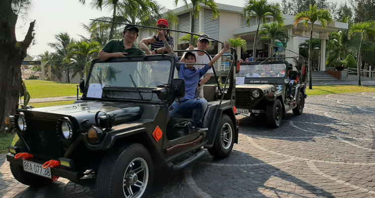 Jeep Tour With Your Friends