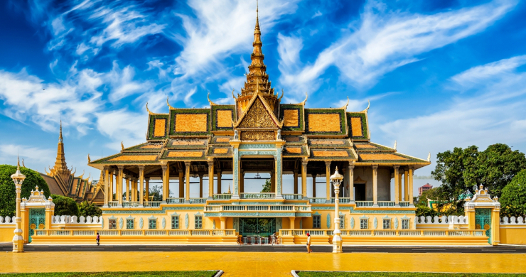 Travel To Royal Palace In Phnom Penh