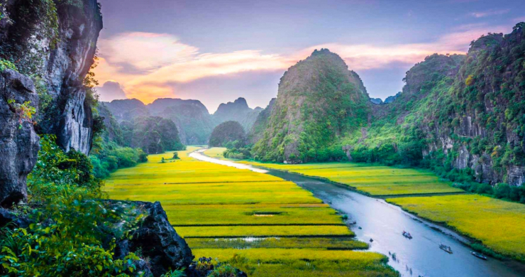Day 4 Visit To Watch A Magnificent View In Ninh Binh