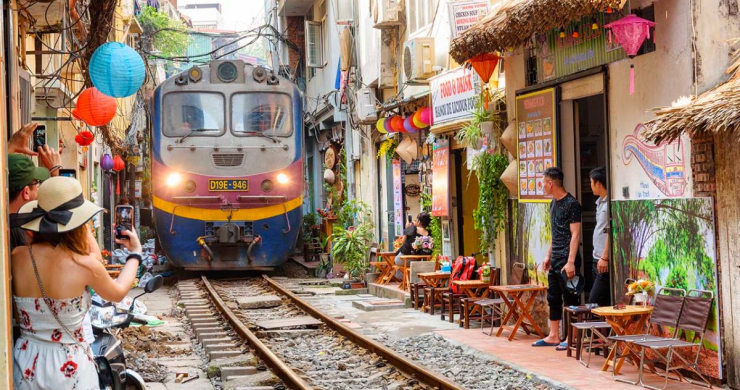 The Unique Hanoi's Railway Coffee