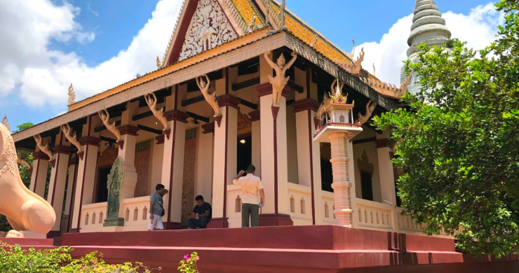 Day 4 Wat Phnom - Historical Site That Symbolizes The Name Of Phnom Penh
