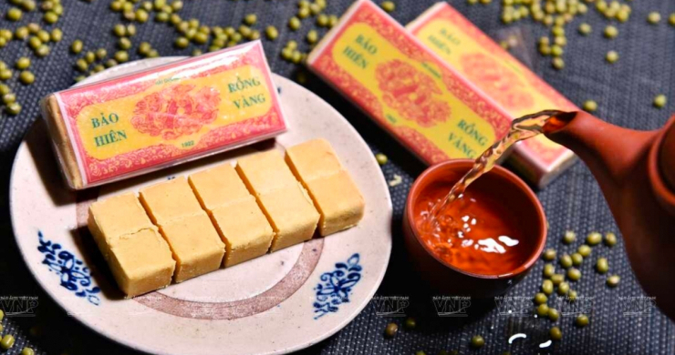 Taste Vietnamese Brittles And Tea