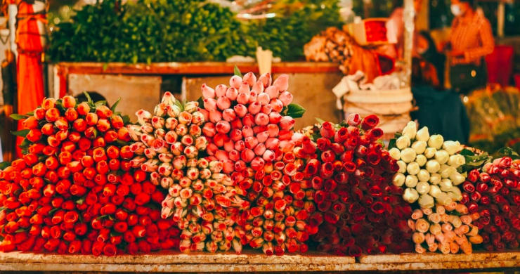 Visit The Unique Quang Ba Night Flower Market