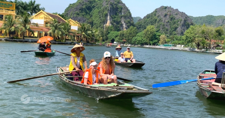 Day 3 Get On A Boat Rowed By Locals To Tam Coc