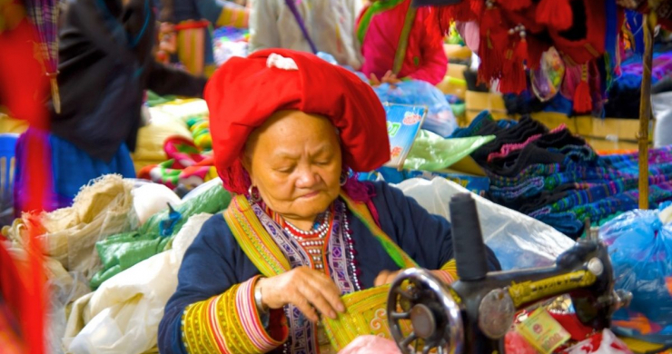 Visit Coc Ly Market Where You Can See Locals Making Traditional Handcrafts