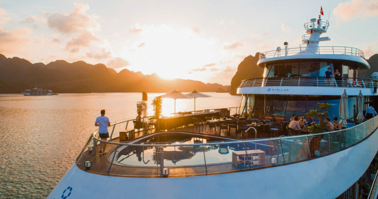 Immerse Yourself In The Sunset Of Halong Bay With An Overnight Cruise