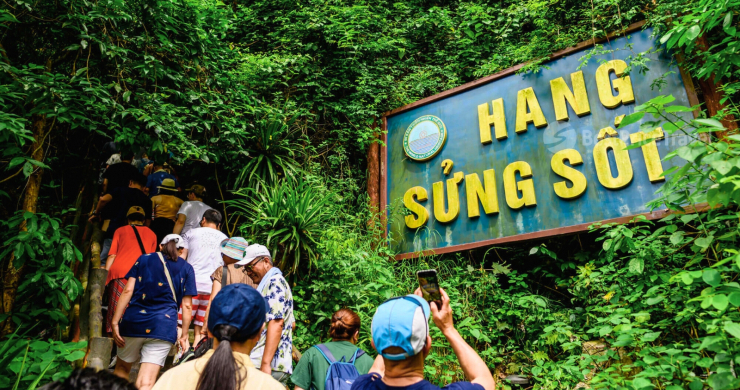 Explore Sung Sot Cave In Halong Bay
