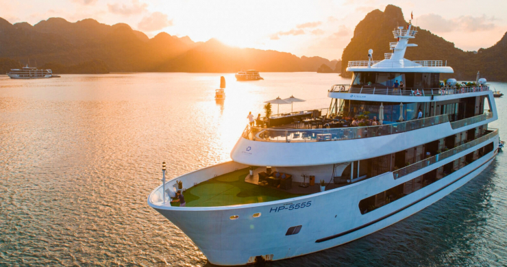 Free To Enjoy The Unless Beauty Of Halong When Sunset On Sundeck