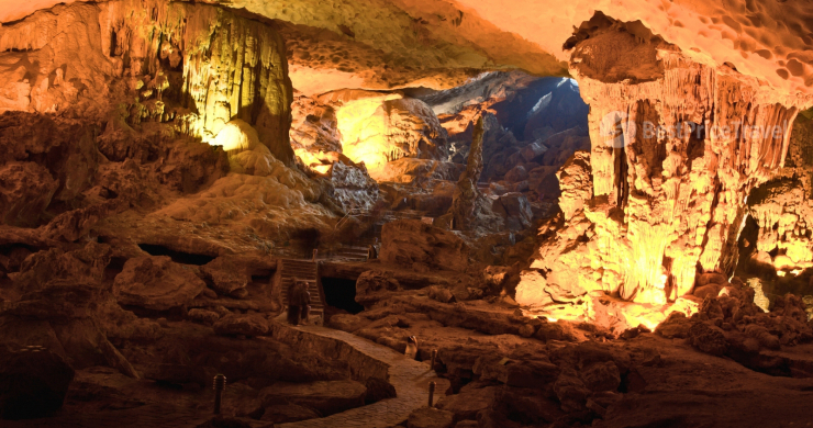 Explore Thien Cung Cave