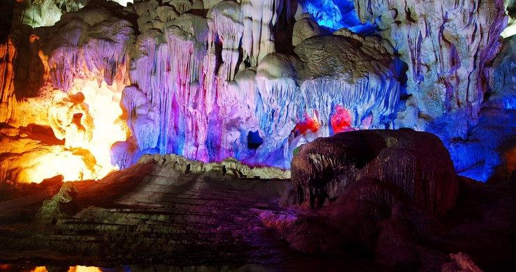 Outstanding Scenery in Thien Canh Son Cave