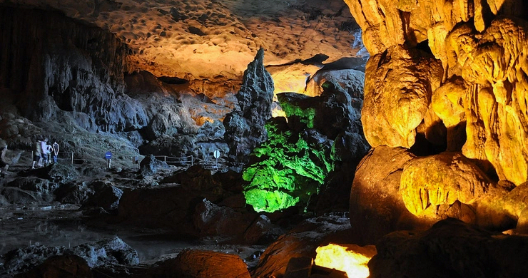 Magnificent Sung Sot Cave