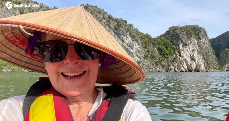 Day 2 Tourist Happy With An Excellent Boat Experience In Ha Long Bay