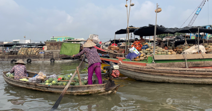 Bustling Cai Rang floating market