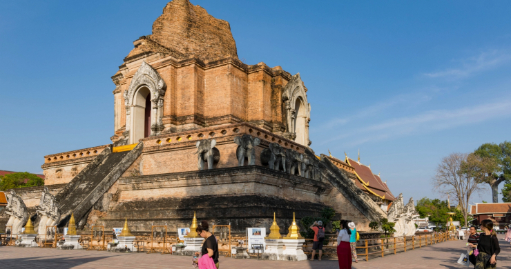 Spend Time Visit Both Outside And Inside Wat Chedi Luang