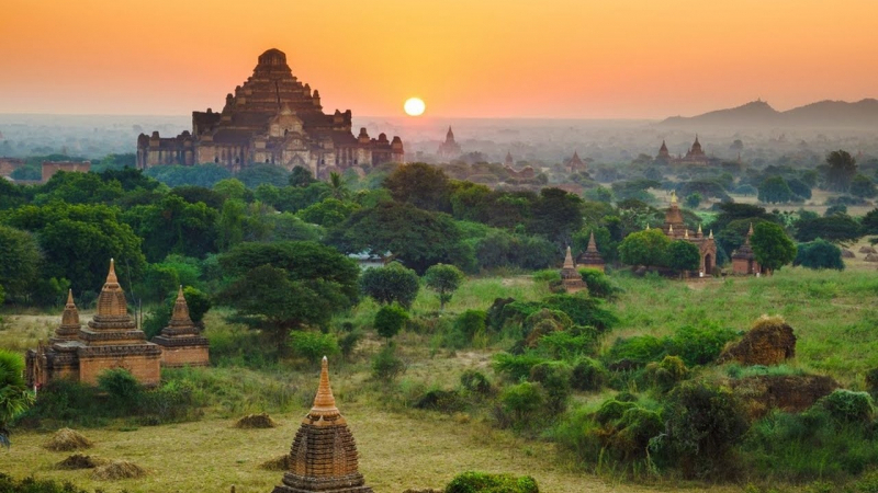 Dhammayangyi Temple In Bagan Sunrise View