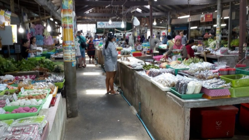 Hua Thanon Market