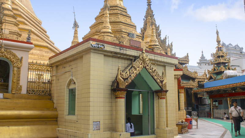 Sule Pagoda (6)
