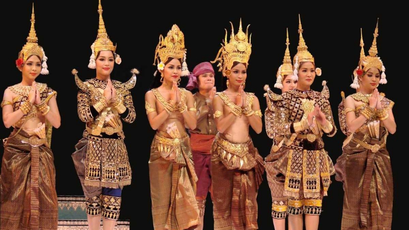 Day 2 Enjoy the traditional Khmer dance show