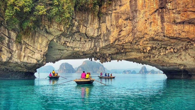 Day 14 Cruise to the most stunning caves of Halong Bay