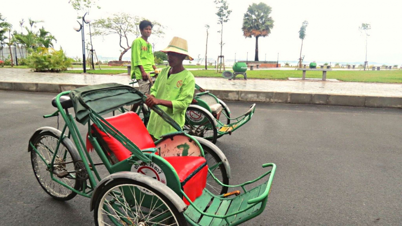 Local Cyclo Prepare For Phnom Penh City Tour