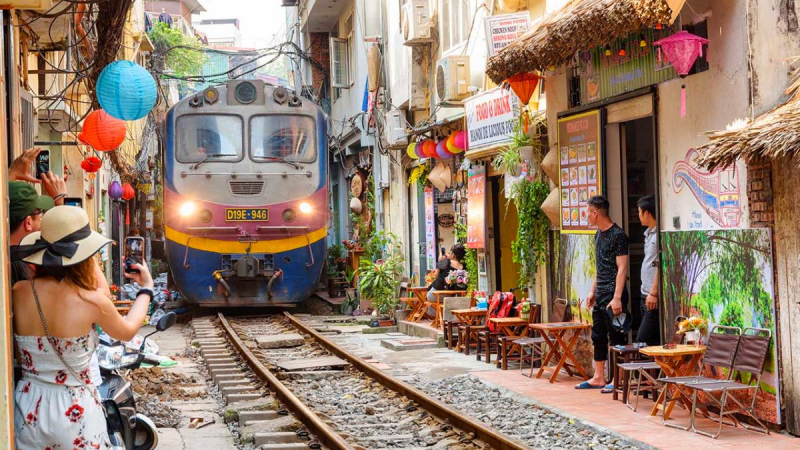 The Unique Hanoi's Railway Coffee