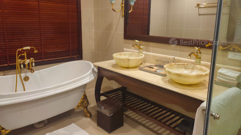 Luxury Bathroom with bathtub