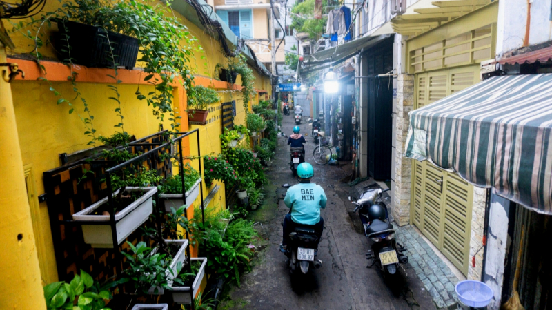 Day 1 Explore The Small Alleys Of Saigon