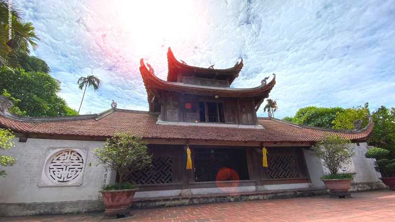 Visit The Ancient But Thap Pagoda