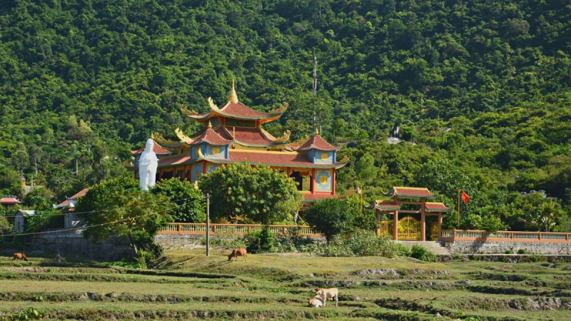Take A Tour To The Sacred Hai Tang Pagoda