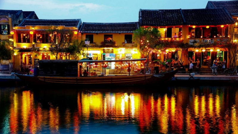 Explore Stunning Nighttime Sceneries In Hoi An