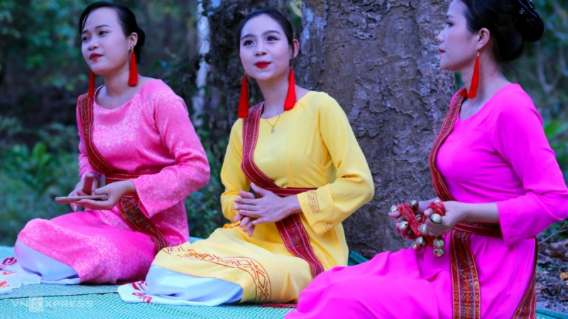 Three Cham Women Perform Folk Songs