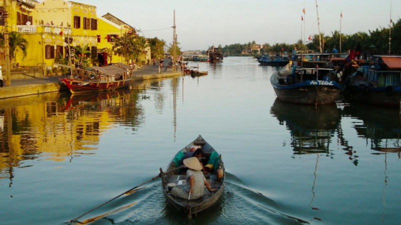 Travel Back To Central Hoi An Along The Thu Bon River