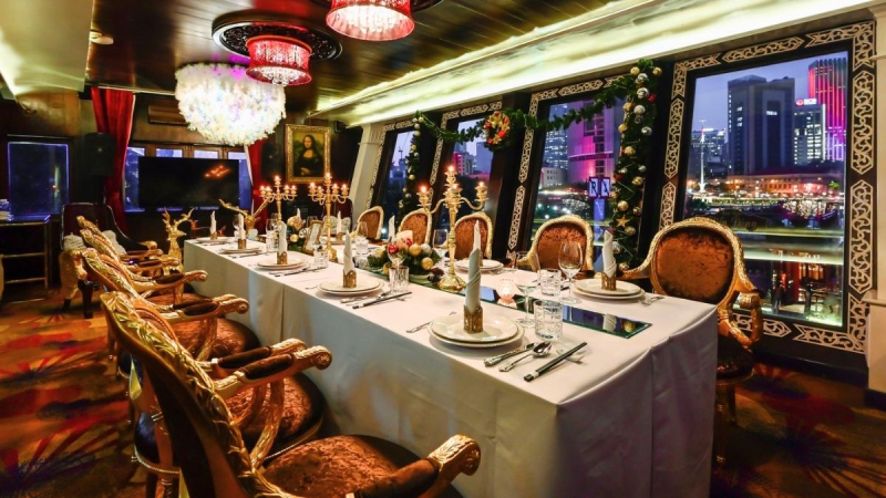 Enjoy A Unique Dining Experience On The Cruise
