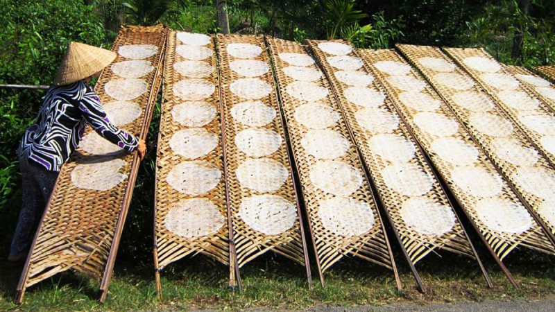 Learn About The Rice Paper Making Process In The Traditional Village