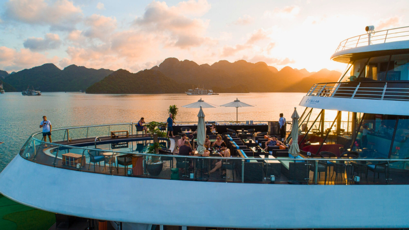 Enjoy The Glorious Sunset And Entertainment On Halong Bay Overnight Cruise