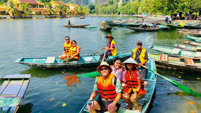 Enjoy Boat Tour In Ninh Binh