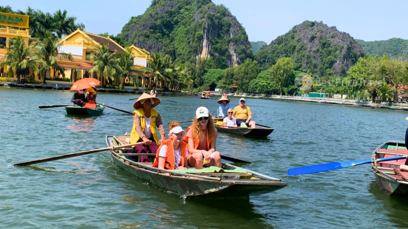 Immerse In The Scenery While Sailing In Ngo Dong River