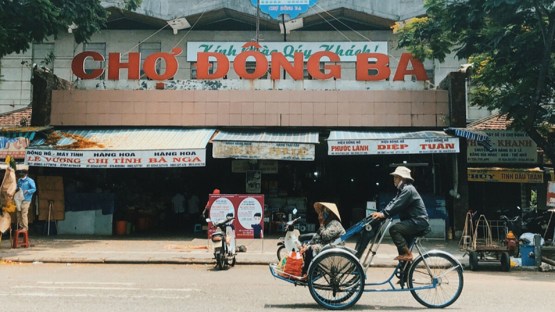 Experience The Local Life At Dong Ba Market